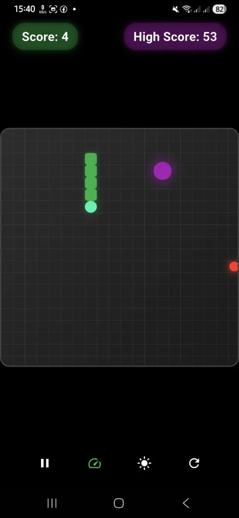 Snake Game gameplay full-screen with score and grid